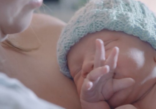 Iepazīsti jaunās Huggies® Elite Soft autiņbiksītes jaundzimušam bērniņam!