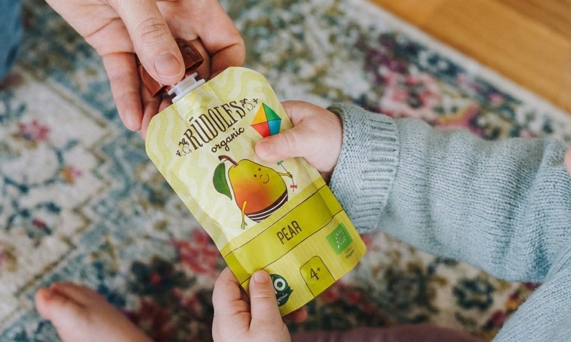 Pirmie soļi garšu pasaulē: ‘Rūdolfs’ iepazīstina ar 8 jaunām, tīrām garšām mazuļiem