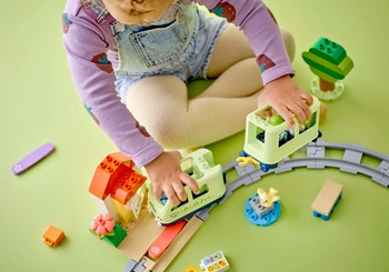 Rotaļas ar LEGO DUPLO bērnos atraisa radošumu un mācīšanās prieku