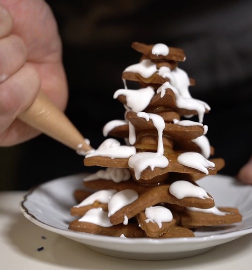 VideoRECEPTE: Piparkūku eglītes