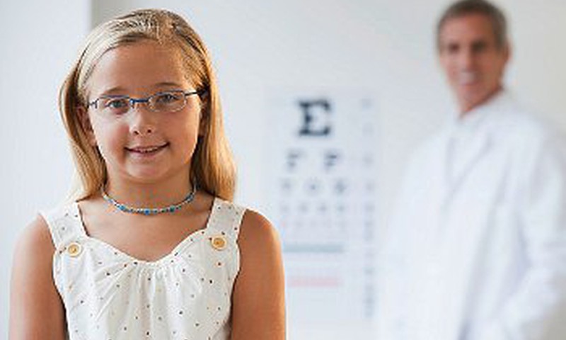 7 pazīmes, kas liecina – bērns jāved pie acu ārsta