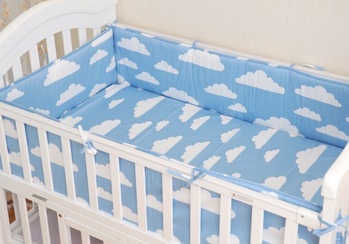 Kā izvēlēties mazulim gultas veļu?