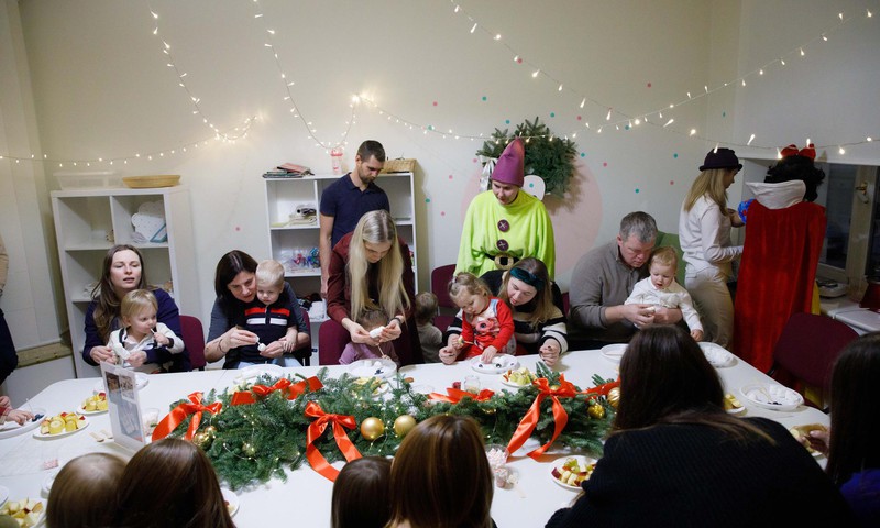 Aicinām 6 - 12 mēnešus vecos mazuļus uz Ziemassvētku pasākumiem Māmiņu Klubā!