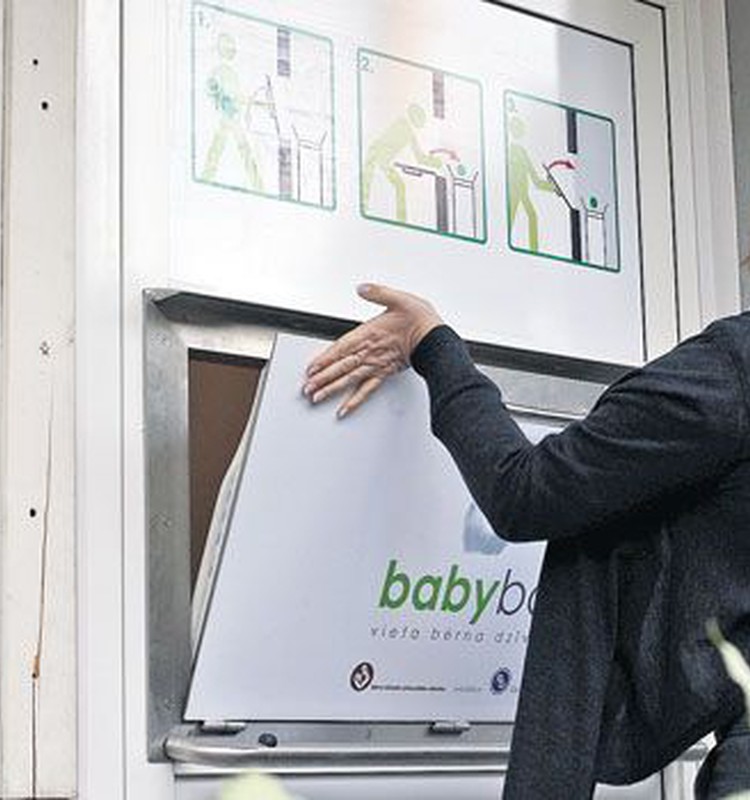 "Baby Box" atstāts jaundzimušais