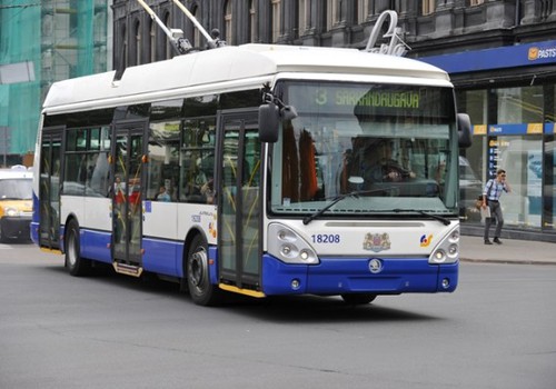 Pastāsts no sabiedriskā transporta jeb iemācies audzināt bērnus!