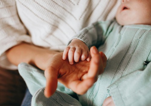 Kā radi un draugi var palīdzēt jaunajai māmiņai?