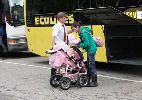 Siguldā un Rīgā novērtē invalīdiem un māmiņām ar bērniem draudzīgākos autobusus