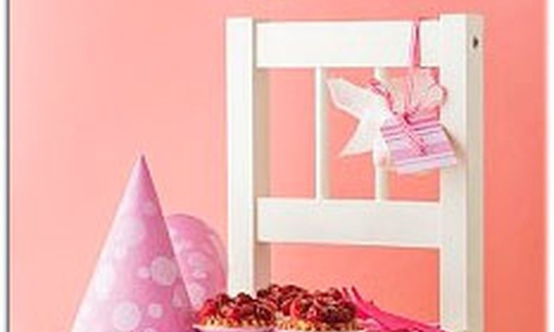 Pastāsti, kā jūsu mājās tiek svinēti svētki un laimē grāmatu no "Zvaigzne ABC"!
