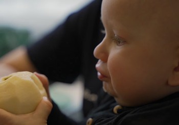 Kā rūpēties par pirmajiem zobiņiem?