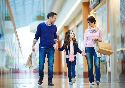 Četri padomi vecākiem: kā iepirkšanos padarīt bērnam vieglāku?