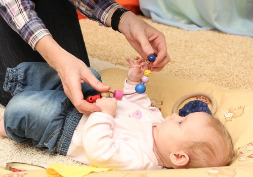 Mazuļu hendlings vecākiem ar mazuļiem