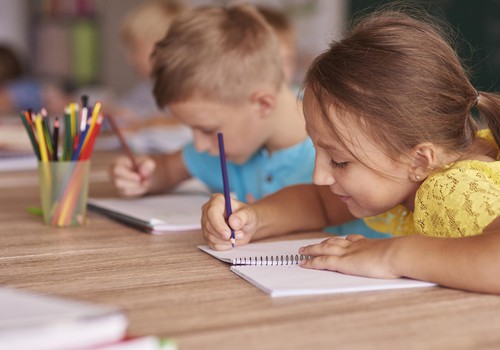 Trešdaļa vecāku dod priekšroku brīvībai: skolas formām - nē!