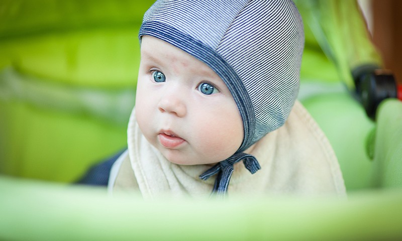 Pediatre iesaka: kā ģērbt mazuli vasarā