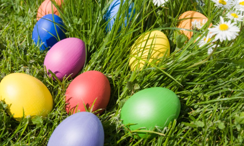 Māmiņu Klubs visām Māmiņu Kluba ģimenēm novēl priecīgas un krāsainas Lieldienas!
