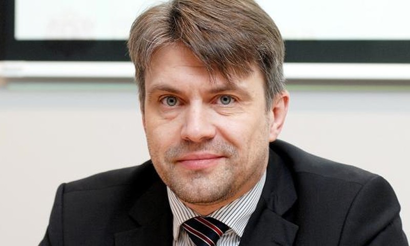 Tiesībsargs: Ja būs kaut viena sūdzība par mācību līdzekļu maksu, tiesāsimies