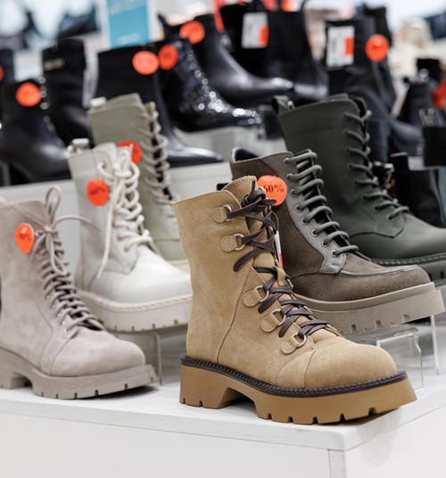 Kā Latvijas iedzīvotāji iepērkas ziemā? Pētījums atklāj praktisku pirkumu un pakalpojumu topu