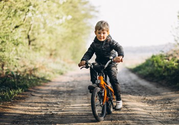 5 kvalitatīvi bērnu velosipēdi dažādiem vecumiem un prasmēm