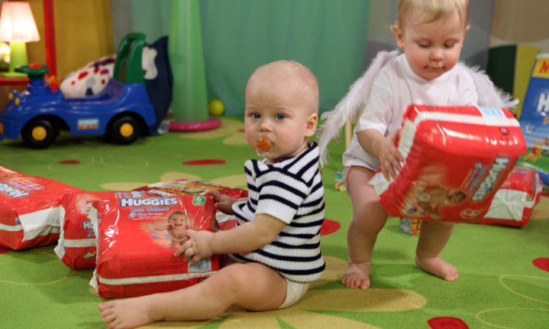 FOTO: Māmiņu Kluba māmiņas fano par Huggies® autiņbiksītēm un mitrajām salvetēm!