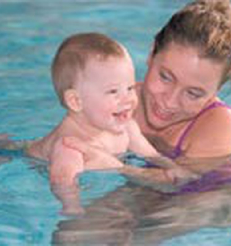 Kā plunčājas Tavs mazulis? Piedalies konkursā un laimē Huggies®Little Swimmers®!