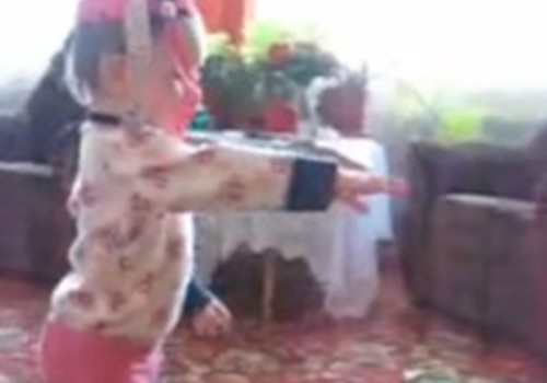 Video: Estere dejo ar cepuri