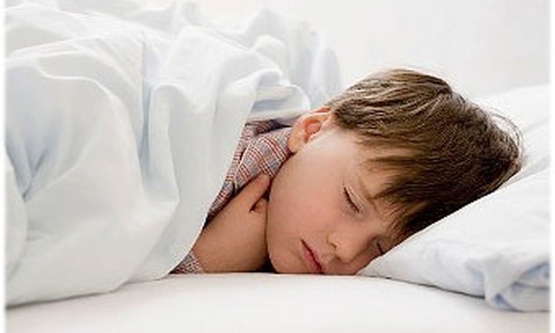 Ko darīt, lai bērns pārstātu čurāt gultā?