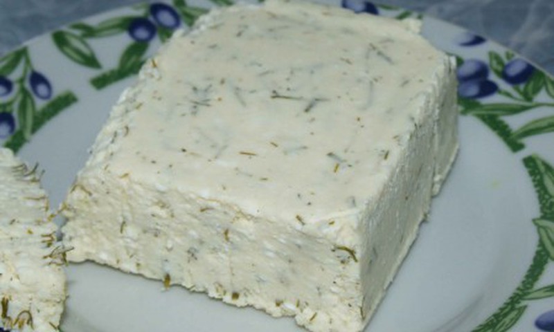 Kausētais siers ar dillēm