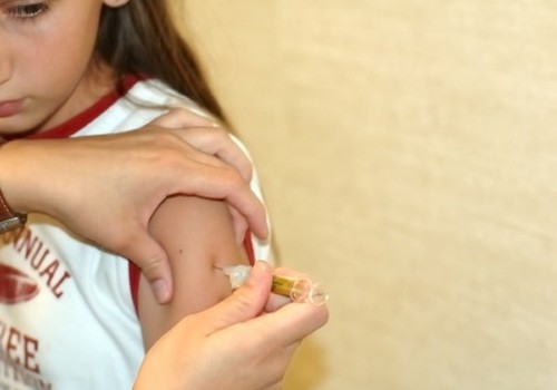 Vakcinācijas dienests: Latvijai samazinātas cerības laikus iegādāties vakcīnu pret cūku gripu
