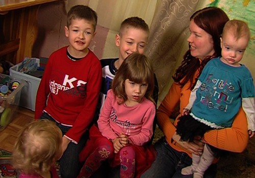 VIDEO: kāda ir ģimenes loma Latvijas sabiedrībā?