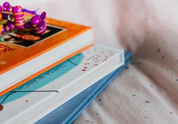 Idejas izglītojošām spēlēm, ja pie rokas ir tikai grāmata