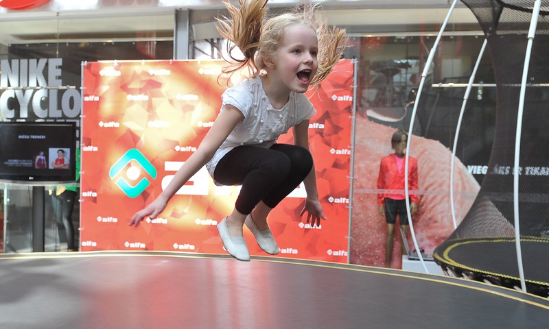 FOTOpadoms, kā vingrot uz batuta