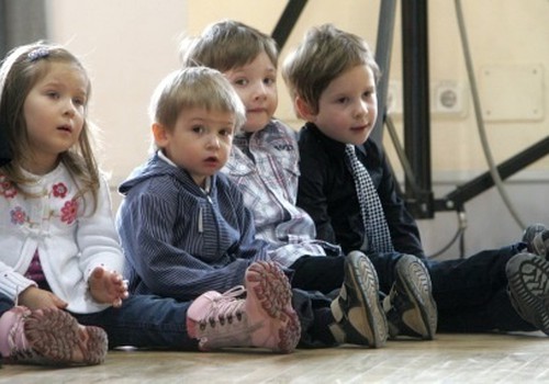 Rīgā samazinājusies rinda uz vietām bērnudārzos