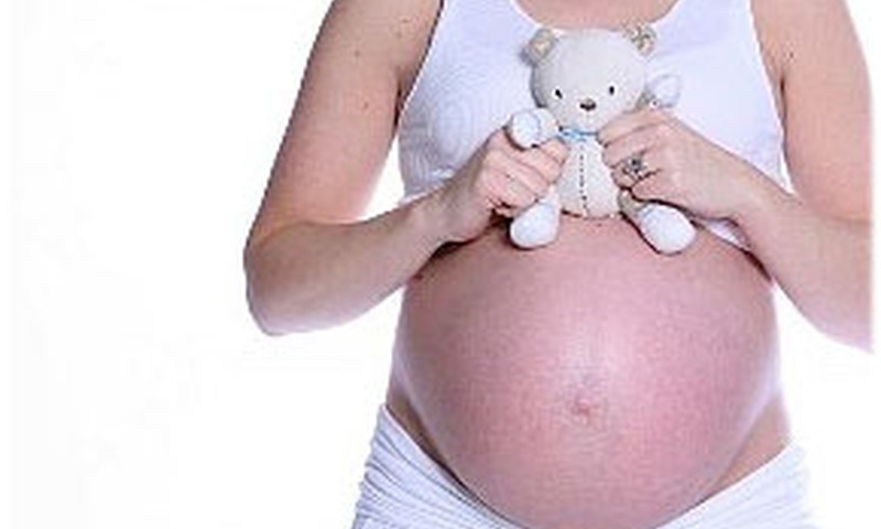 Divpadsmitgadīga meitene nezina, ka stāvoklī, līdz pašām dzemdībām