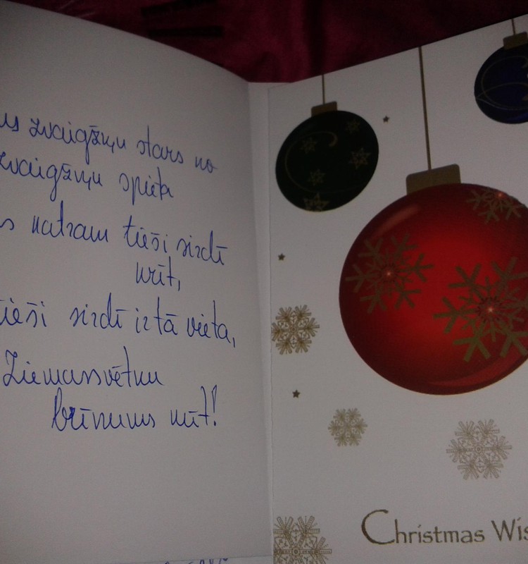 Vai rakstāt apsveikumus ar roku?