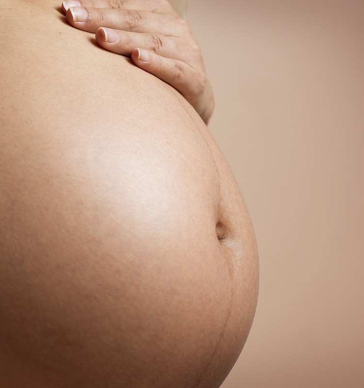 Nekliedz! Netēlo! 36% sieviešu dzemdībās ir piedzīvojušas vardarbību