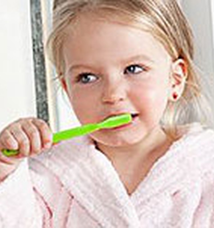Kādu zobu pastu un zobu birsti jūs lietojat savam mazulim?