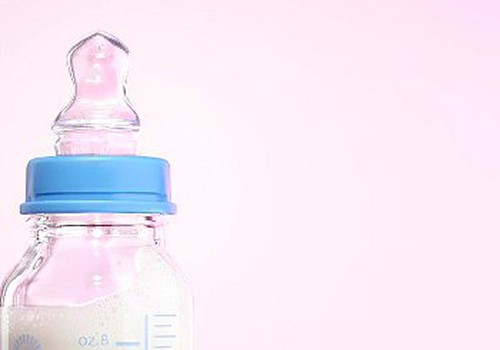 Uztura speciāliste: iespējams, mazulim ir pasterizēta piena nepanesība