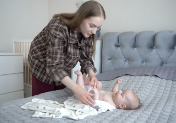 Mazuļa pārģērbšana - kā to padarīt ērtāku