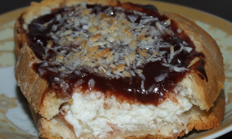 Biezpienmaize ar plūmju šokolādi