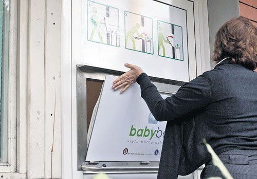 "Baby Box" atstāts jaundzimušais