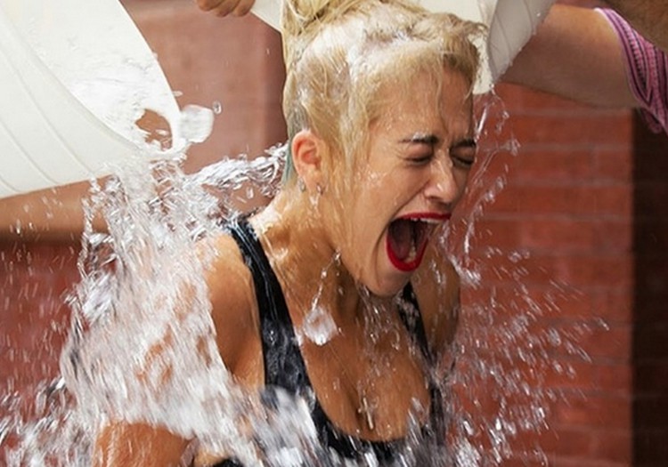 Kāda ir tava attieksme pret populāro flešmobu - apliešanos ar ledainu ūdeni ALS Ice Bucket Challenge?