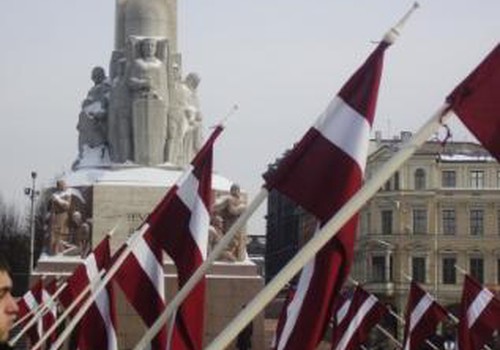 Vai Tava ģimene ir patriotiska? Klausies un skaties šodien radio raidījumu!