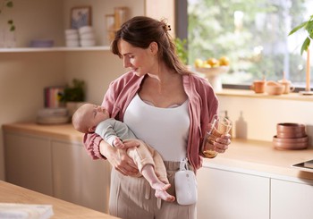 Vairāk laika sev, izmantojot jauno Philips Avent brīvroku elektrisko piena sūkni