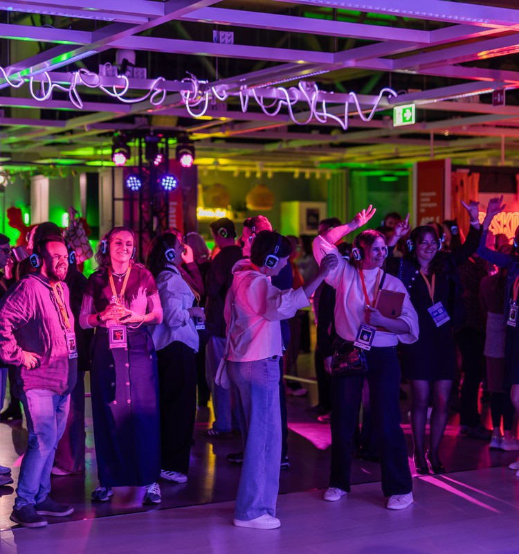 Foto: IKEA veikalā virtuves ballītē pulcējās 250 cilvēku