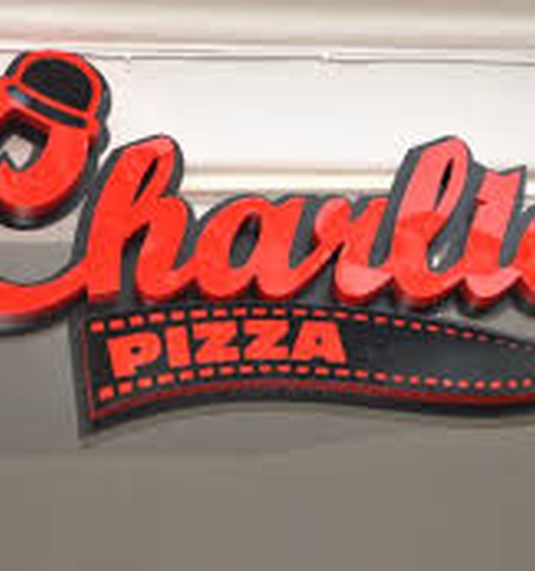 Laba vieta,kur papusdienot ar bērniem: Charlie pizza.