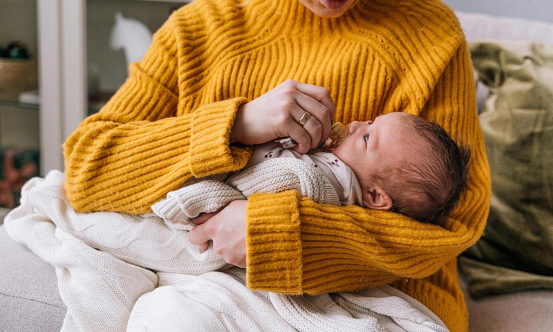 Rīgas pašvaldība piedāvā jaunu atbalstu māmiņām ar pēcdzemdību depresiju