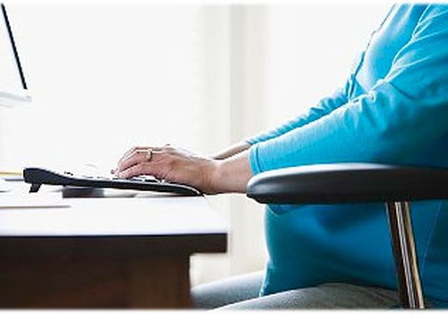Vai grūtniecības laikā ir droši sēdēt pie datora visu dienu?