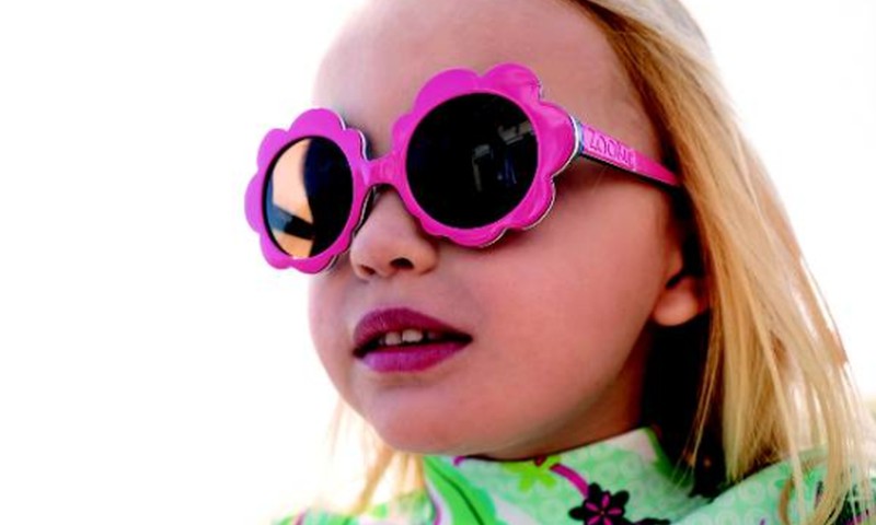 Kāpēc ir tik svarīgi, lai bērna saulesbrilles būtu kvalitatīvas?