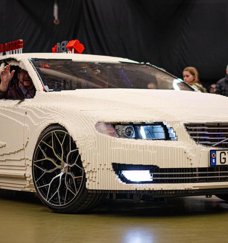 Braucams “Volvo” no LEGO klucīšiem piestās izstādē “Auto 2025”!