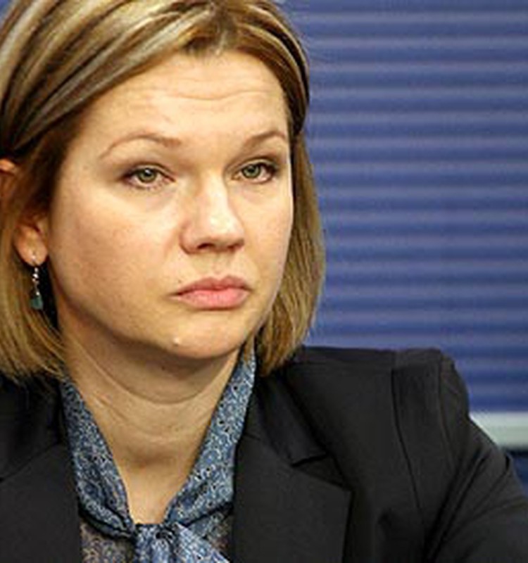 Jurševska: atbalsta pasākumus ģimenēm varētu pārskatīt pēc 2014.gada