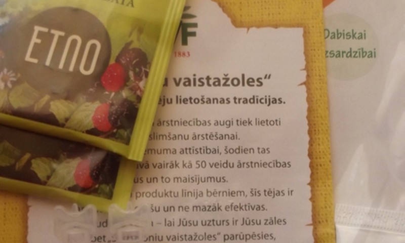 Vecāku skola = zināšanas, prakse un noderīgas lietiņas